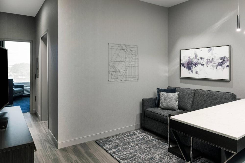 One-Bedroom King Suite with Sofa Bed and Adapted Tub - Mobility Accessible interior
